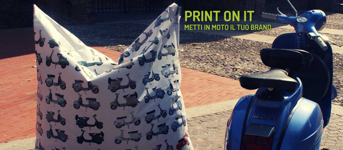Print on it! Metti in moto il tuo brand. Stampa il tuo logo o marchio per fare pubblicità al tuo brand.